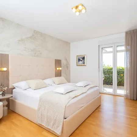 Apartment Leonarda *** *